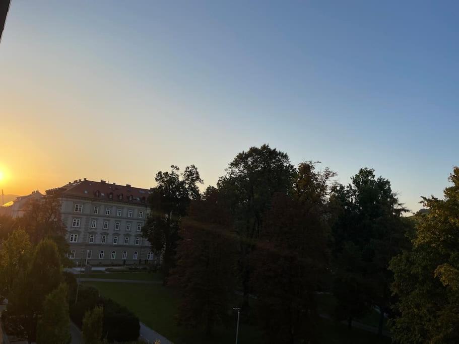 Studio With A View On City Center Park Maribor Bagian luar foto